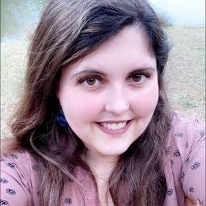 Meet your Posher, Hannah lynn